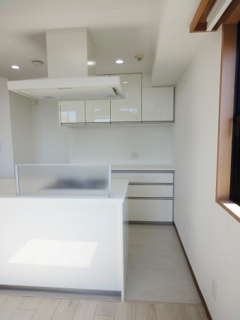 水廻り設備を中心にリフォーム、明るく開放的なキッチンに! 水廻り設備を中心にリフォーム、明るく開放的なキッチンに!